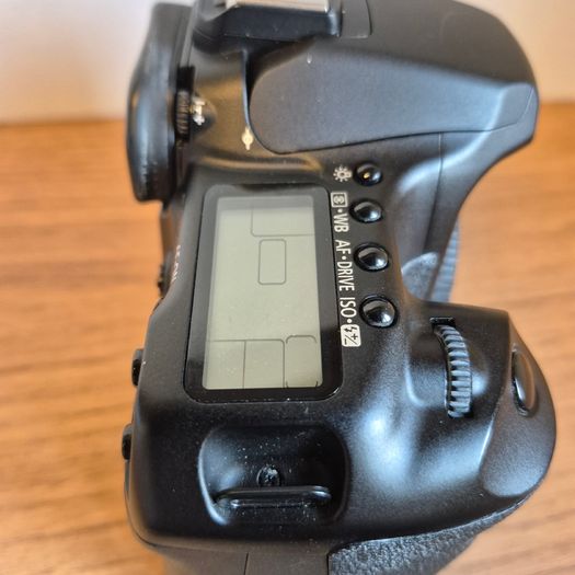 Canon EOS 40D DSLR Camera Kit - 18-55mm IS Lens, 32GB CF Card & USB-C Reader - Complete Setup