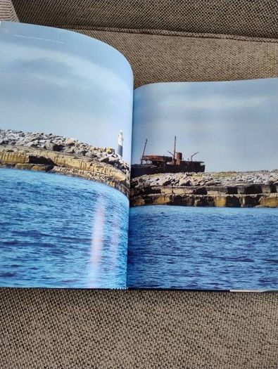 The Great Lighthouses of Ireland by David Hare 2022 hardback with dustcover in very good condition 230 pages FREE STANDARD POSTAGE INCLUDED