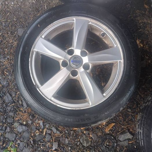 Volvo 16" set of alloys wheels