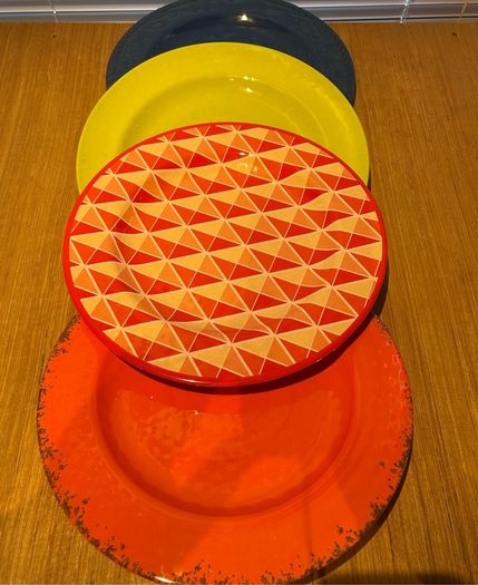 Large Melamine Dinner Plates (4)