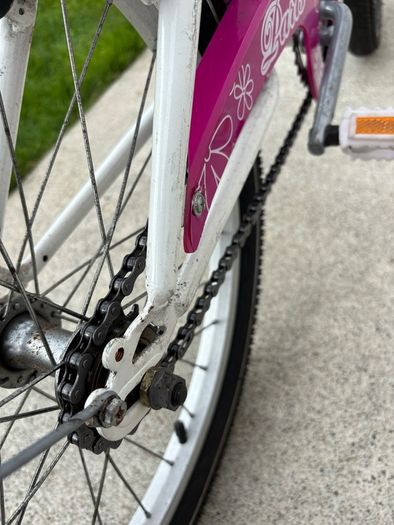 Girls 20 Inch Bike. Age 6-8.