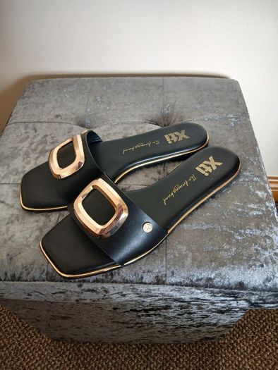 Women's shoes size 6