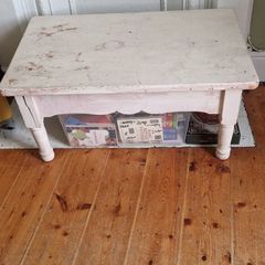 Pine coffee table(painted)