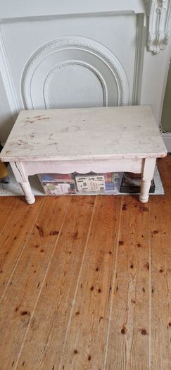 Pine coffee table(painted)