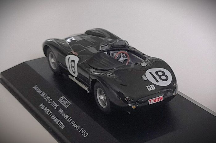 Diecast Model Le Mans Winning Aston Martin & Jaguar - Quartzo 1:43