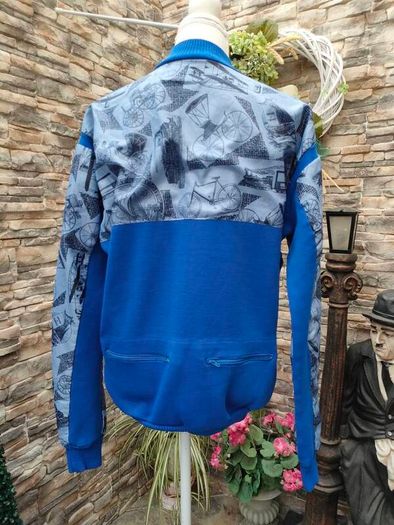 Vintage 80s 90s cycling jacket  Perfect condition  Size medium  Perfect for festivals  Unique piece