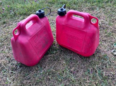 2 x 5L petrol cans