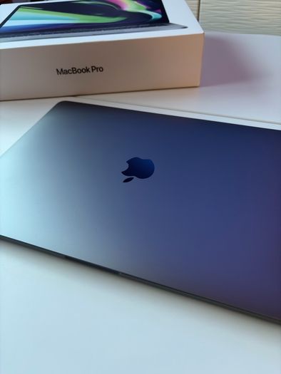 MacBook Pro M1 13 inch with Touch Bar