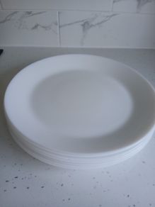 8 Dinner Plates