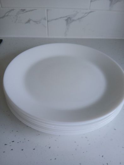 8 Dinner Plates