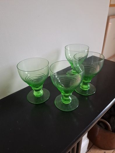 Paden 4 x Irridium glass goblets art deco