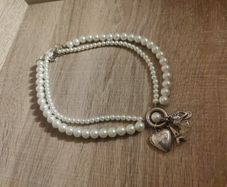 pearl necklace