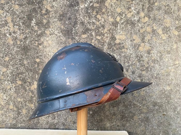 Original WW1 French M15 Adrian Helmet. Infantry Badge. Original paint & liner. Militaria