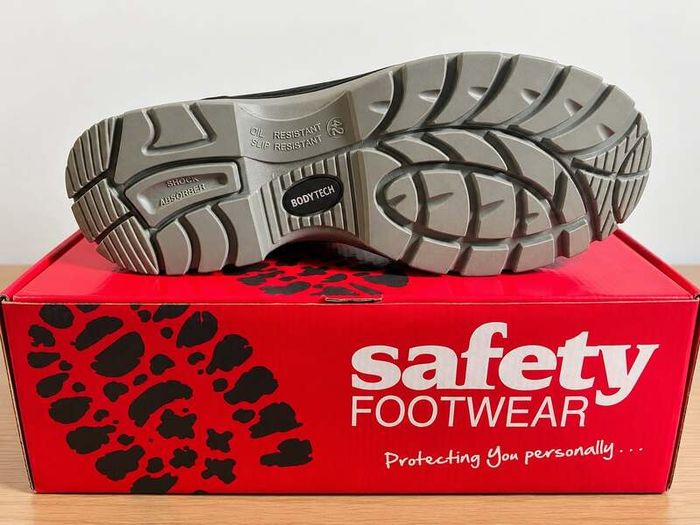 Safety Boots / Shoes  Size 8 / 42