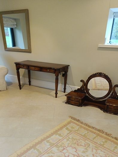 Four poster carved Indonesian bed super king incl bedside tables and dresser