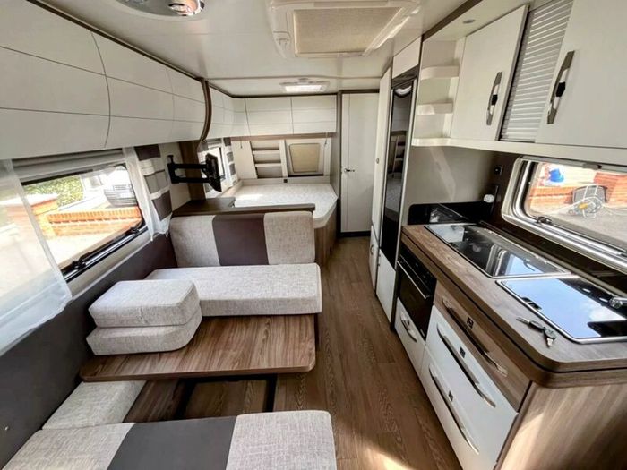 2023 Hobby 6 berth caravan, like new.
