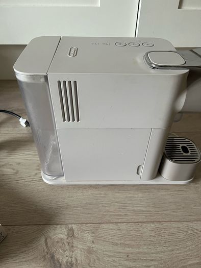 Nespresso Lattissima One and Descaling Kit