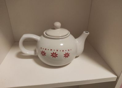 Dunnes Stores Teapot - 2 to 3 mugs of tea