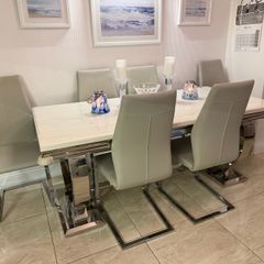 Dining table and 6 leather chairs for sale, very good condition