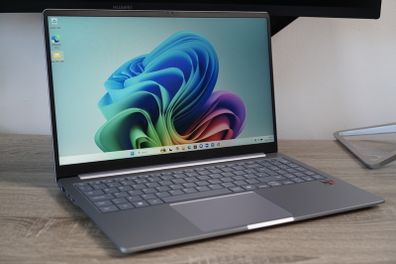 Samsung Galaxy Book4 Edge 15.6" | Snapdragon X Plus | 16GB | 256GB