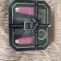 Baylis & Harding gift box, never opened