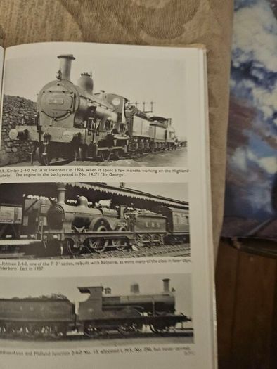Locomotives At The Grouping. No3 London Midland And Scottish.  By H.c. Carsserley & S. W. Johnston.  1960 First Edition Hardback With Dustjacket In Good Condition.  See Photos For Same.