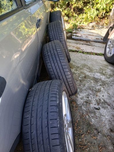 Volvo Alloys with very good tyres 235 55 "19"