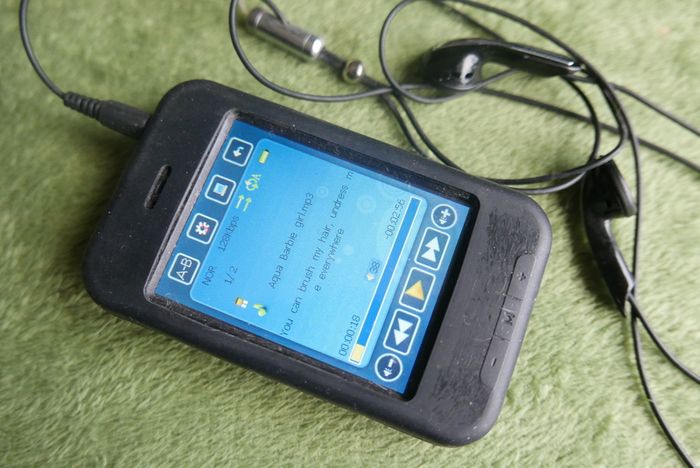 8GB MP4 Player Touch Screen FM Radio
