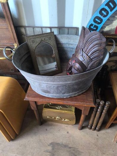 Retro, vintage, antiques - Lusk