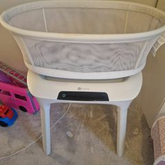 Crib/ sleep bassinet 4moms/Uppababy Soma