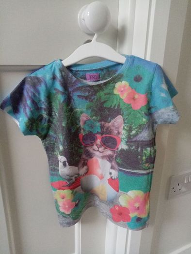 Cute cat girls T-shirt