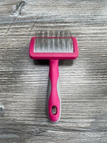 Pet hair grooming tool