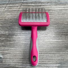Pet hair grooming tool