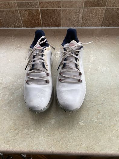 golf shoes