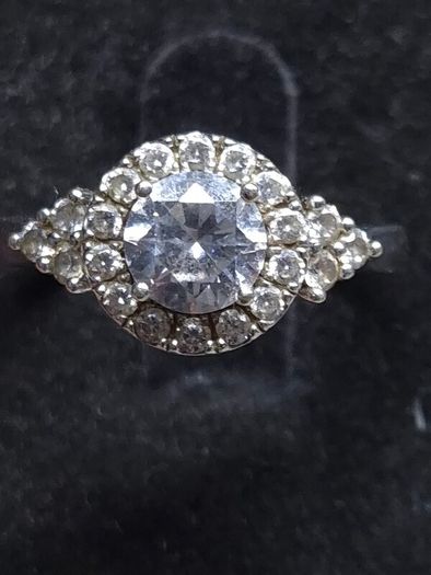 Vintage 9ct White Gold Cluster Ring  Size 51.5