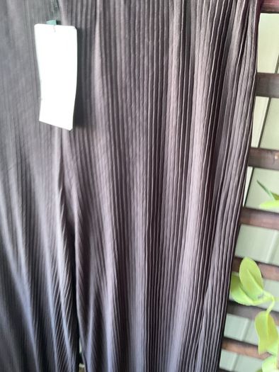 trousers Bnwt Zara size large pleated wide leg trousers plum shade