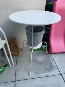 table and 2 chairs