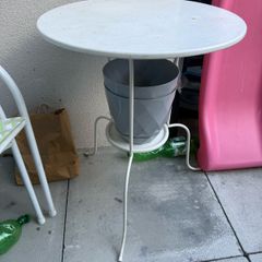 table and 2 chairs