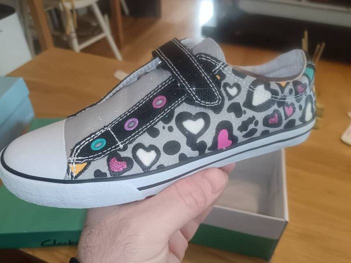 Clarkes girls shoes size UK 2.5