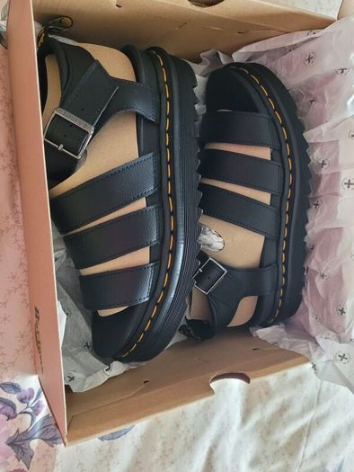 Dr Martins Sandles