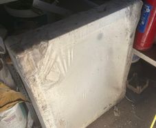 Square shower tray - 90cm x 90cm - in packaging