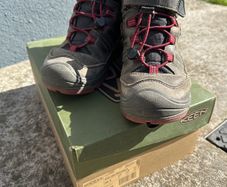 Keen hiking boots boys