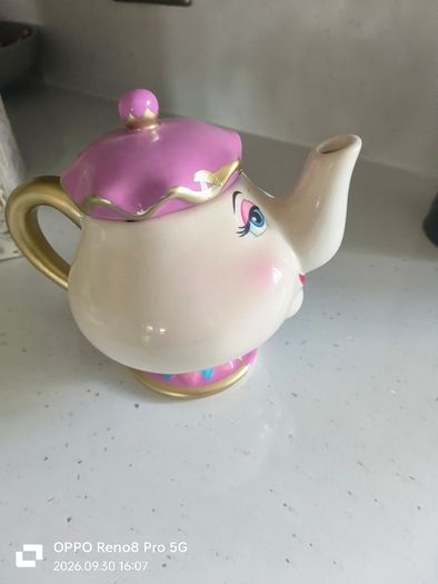 Mrs pots tea pot