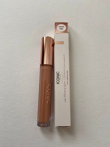 Iconic London lip plumping gloss in nearly nude