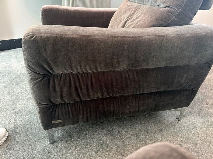 Sitting room suite. 3/4 seater recliner, and chair