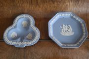 2 x small Wedgwood dishes