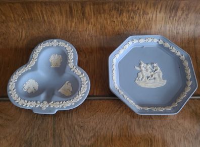 2 x small Wedgwood dishes
