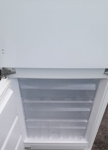 Integrated fridge freezer for sale