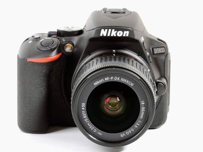 Nikon D5600 Digital SLR CameraKit  + AF-P DX Nikkor 18-55mm f/3.5-5.6G VR Lens