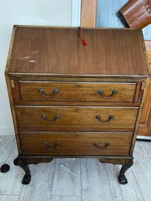 antique writing bureau in hardwood. Really nice and well preserved in fabulous condition